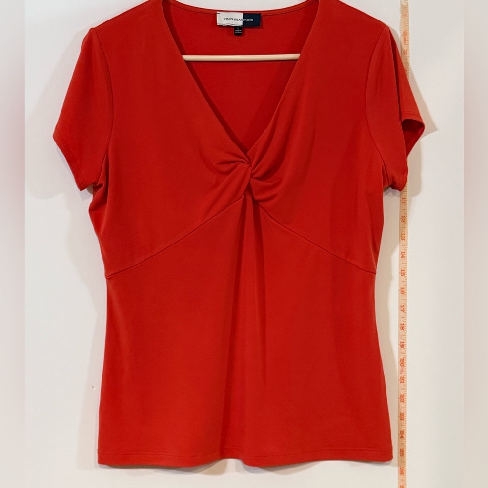 Jones Wear Studio V-Neck Red Short Sleeve Top Women’s Size Large